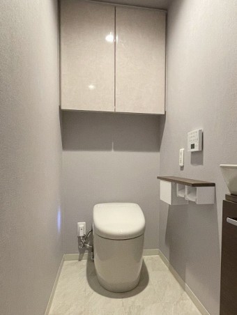 手洗器も含めトイレを一新ー落ち着いたトイレ空間に 手洗器も含めトイレを一新ー落ち着いたトイレ空間に